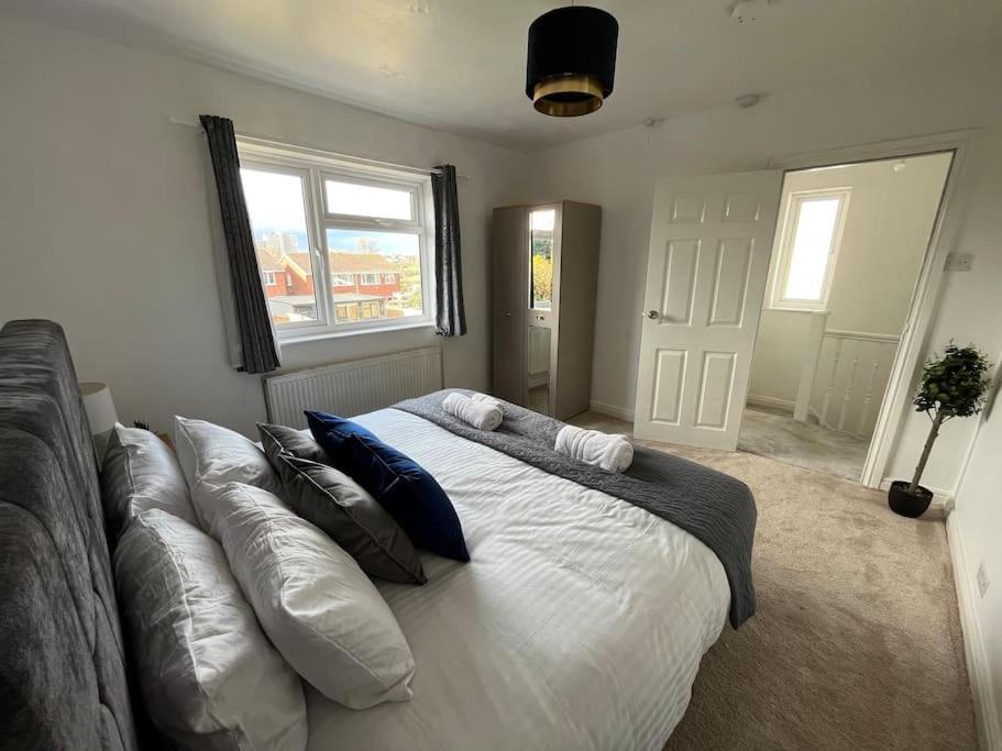 Modern 4-Bed House With Garden & Parking Villa Coventry Exterior foto