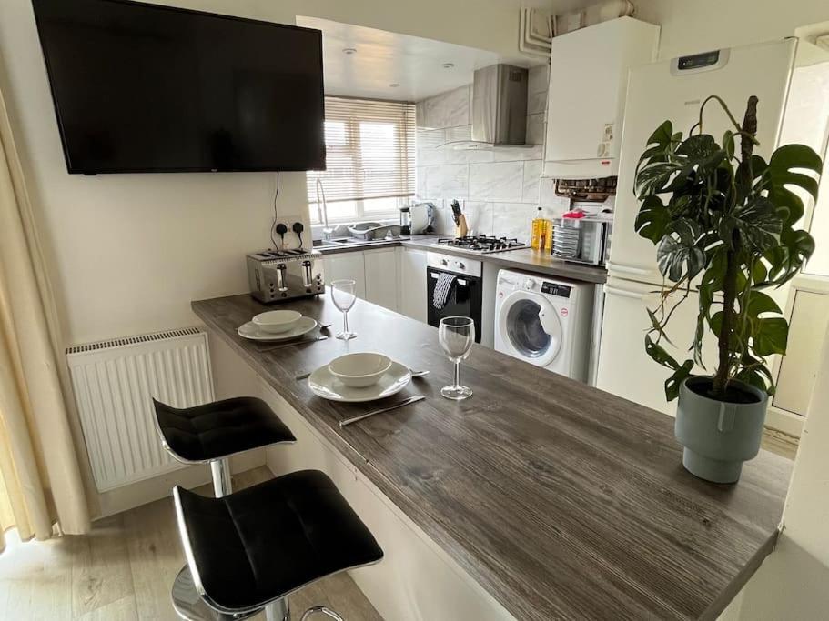 Modern 4-Bed House With Garden & Parking Villa Coventry Exterior foto