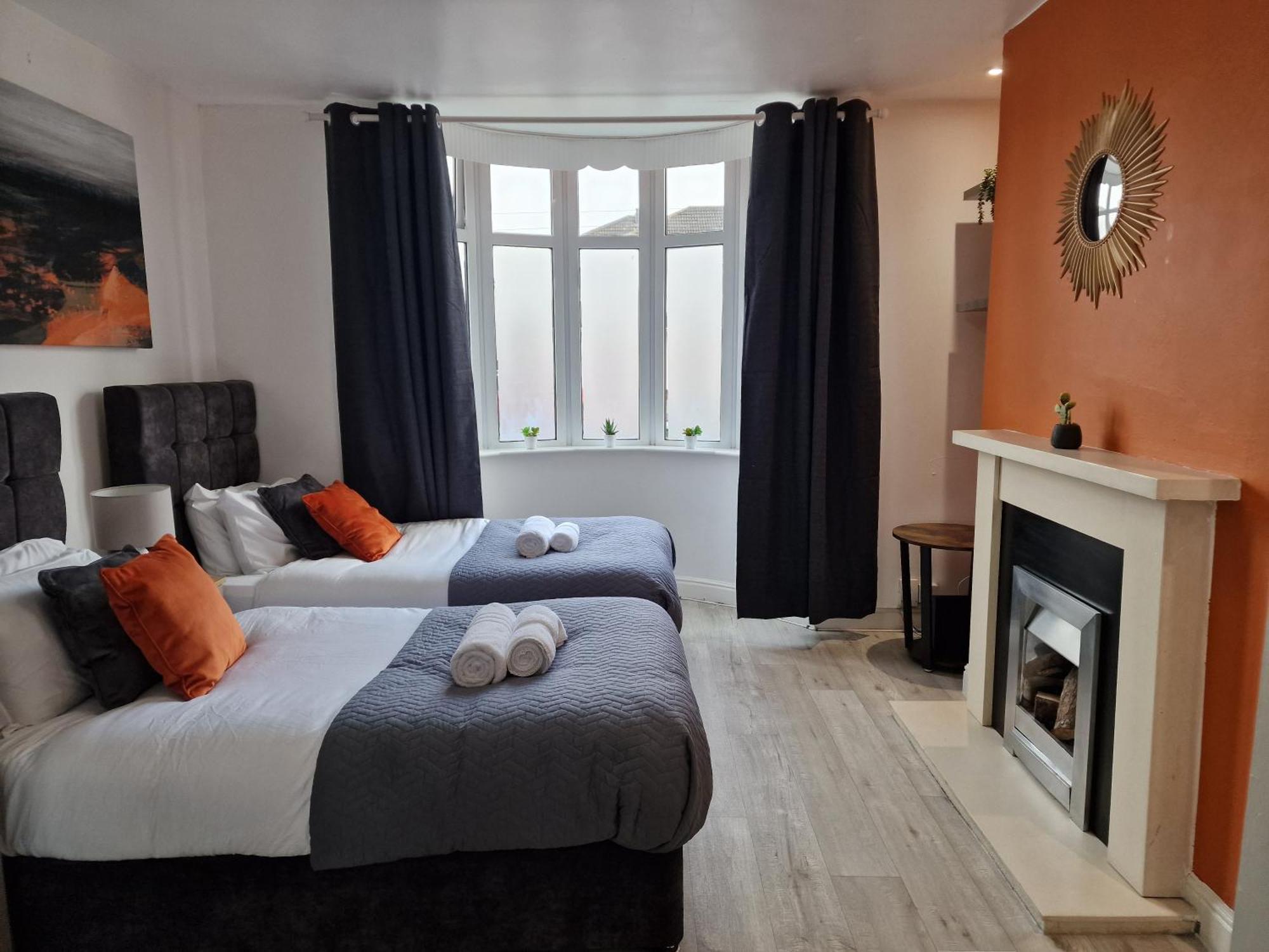 Modern 4-Bed House With Garden & Parking Villa Coventry Exterior foto